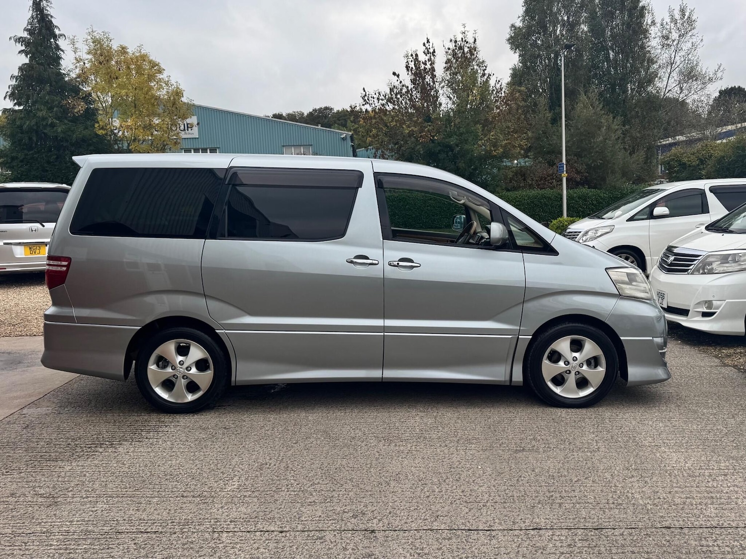 Used Toyota Alphard for sale - 76457395: Photo 11