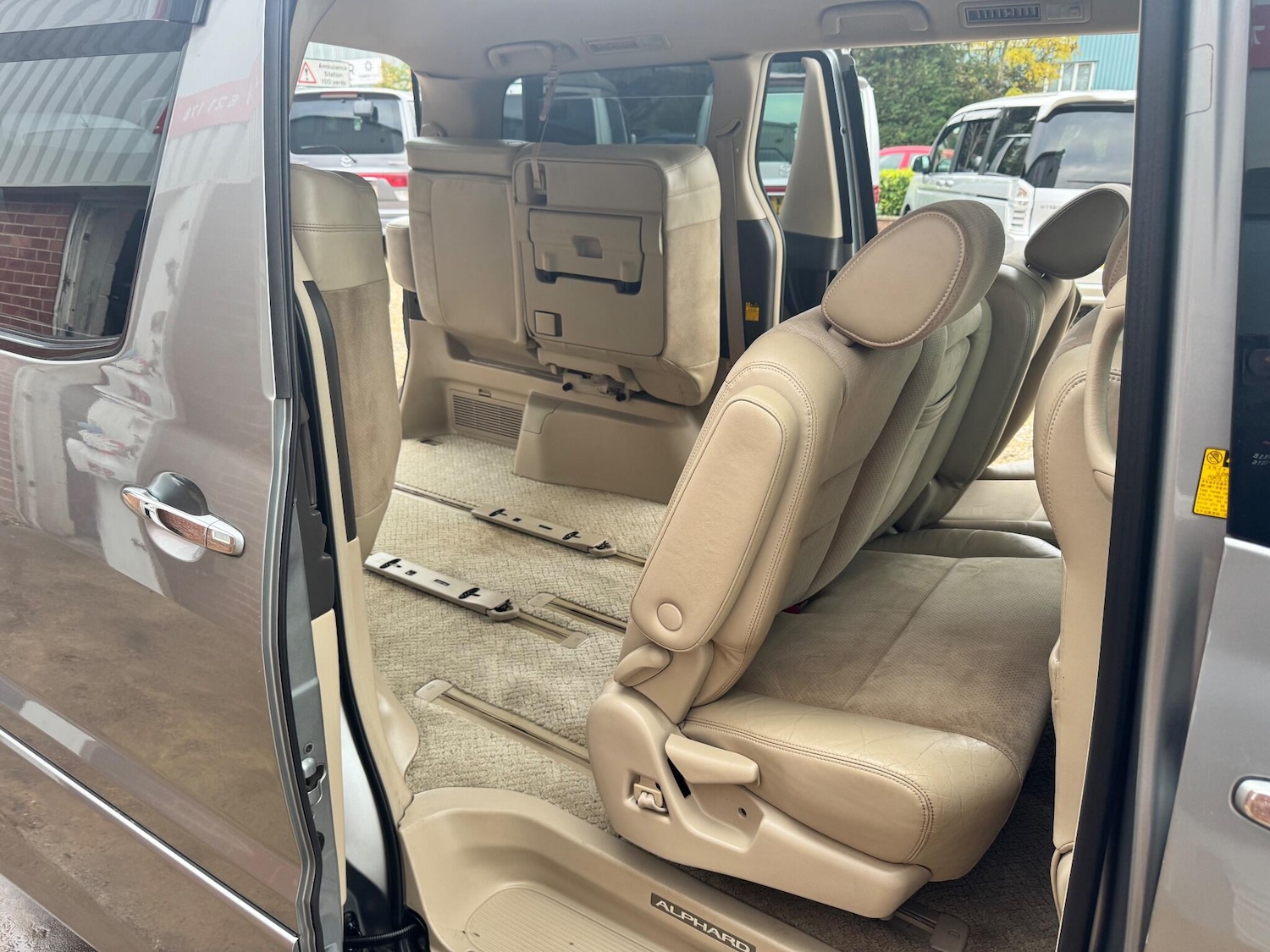 Used Toyota Alphard for sale - 76457395: Photo 17