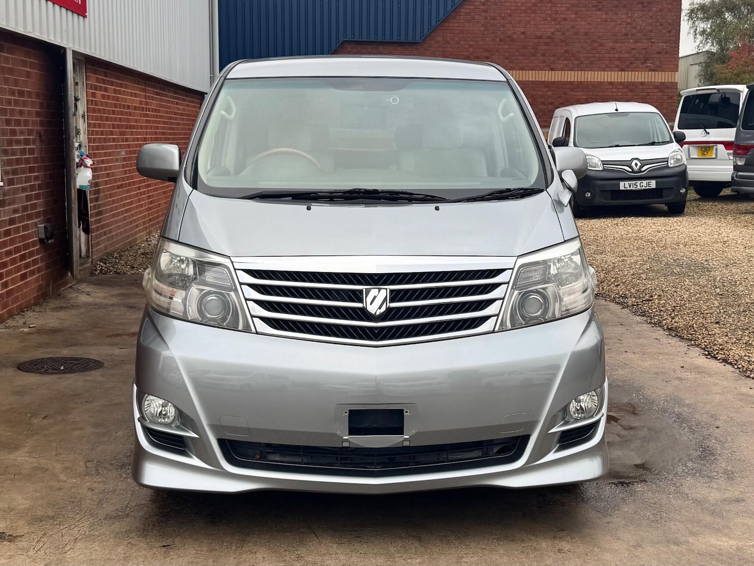 Used Toyota Alphard for sale - 76457395: Photo 2