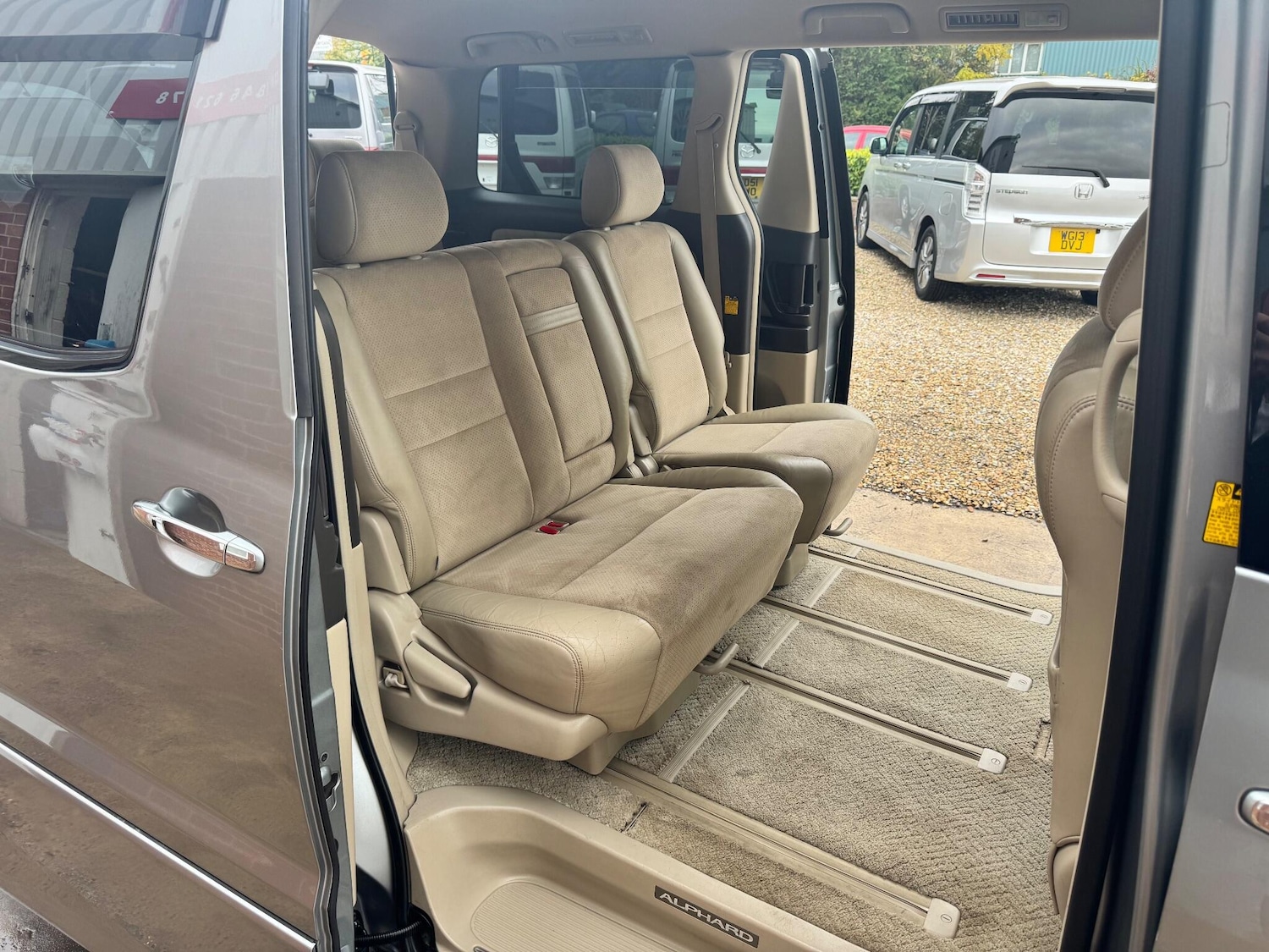 Used Toyota Alphard for sale - 76457395: Photo 28