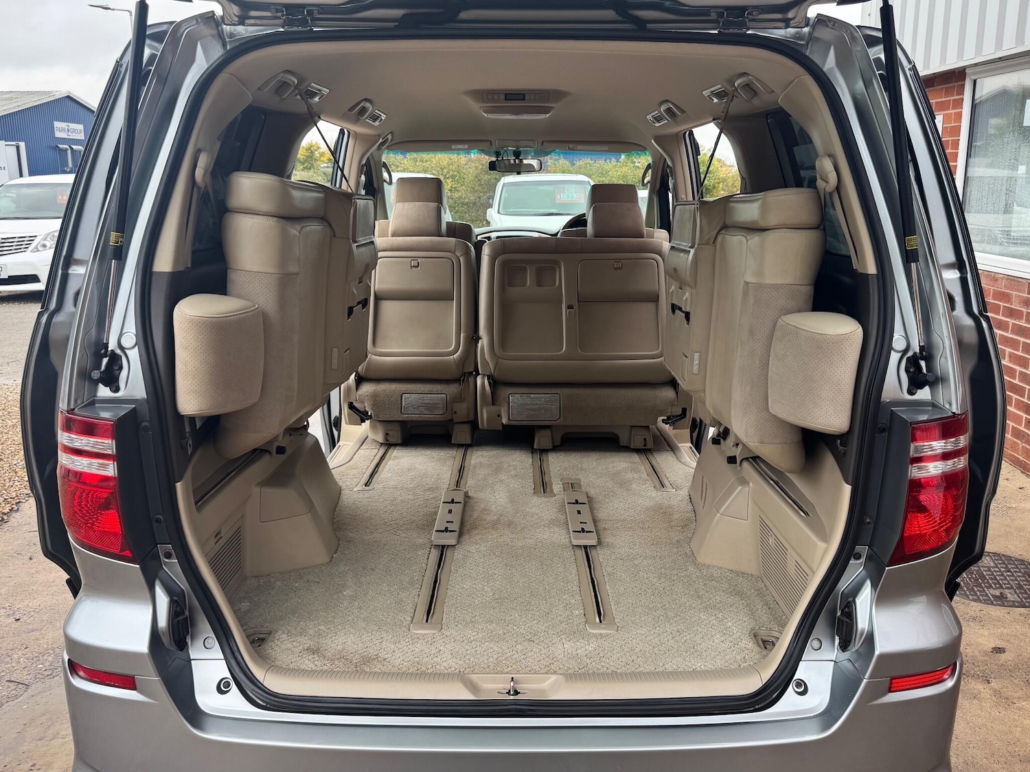 Used Toyota Alphard for sale - 76457395: Photo 33