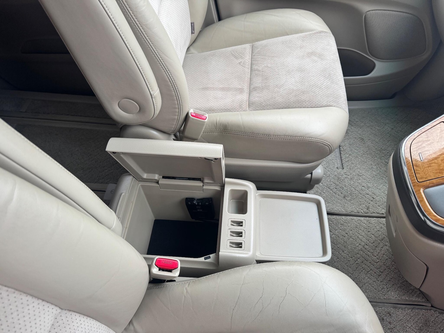 Used Toyota Alphard for sale - 76457395: Photo 38