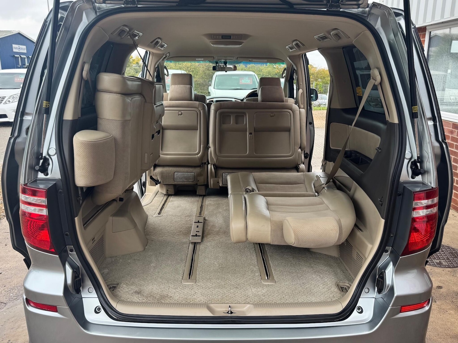 Used Toyota Alphard for sale - 76457395: Photo 40