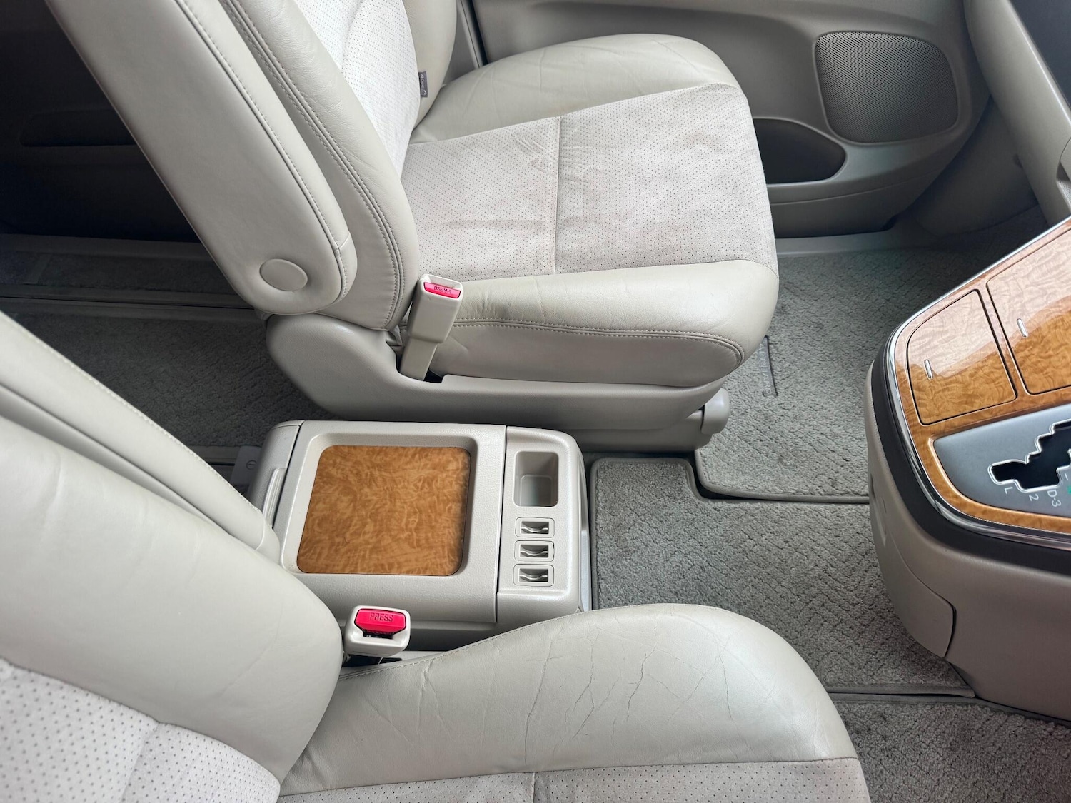 Used Toyota Alphard for sale - 76457395: Photo 42