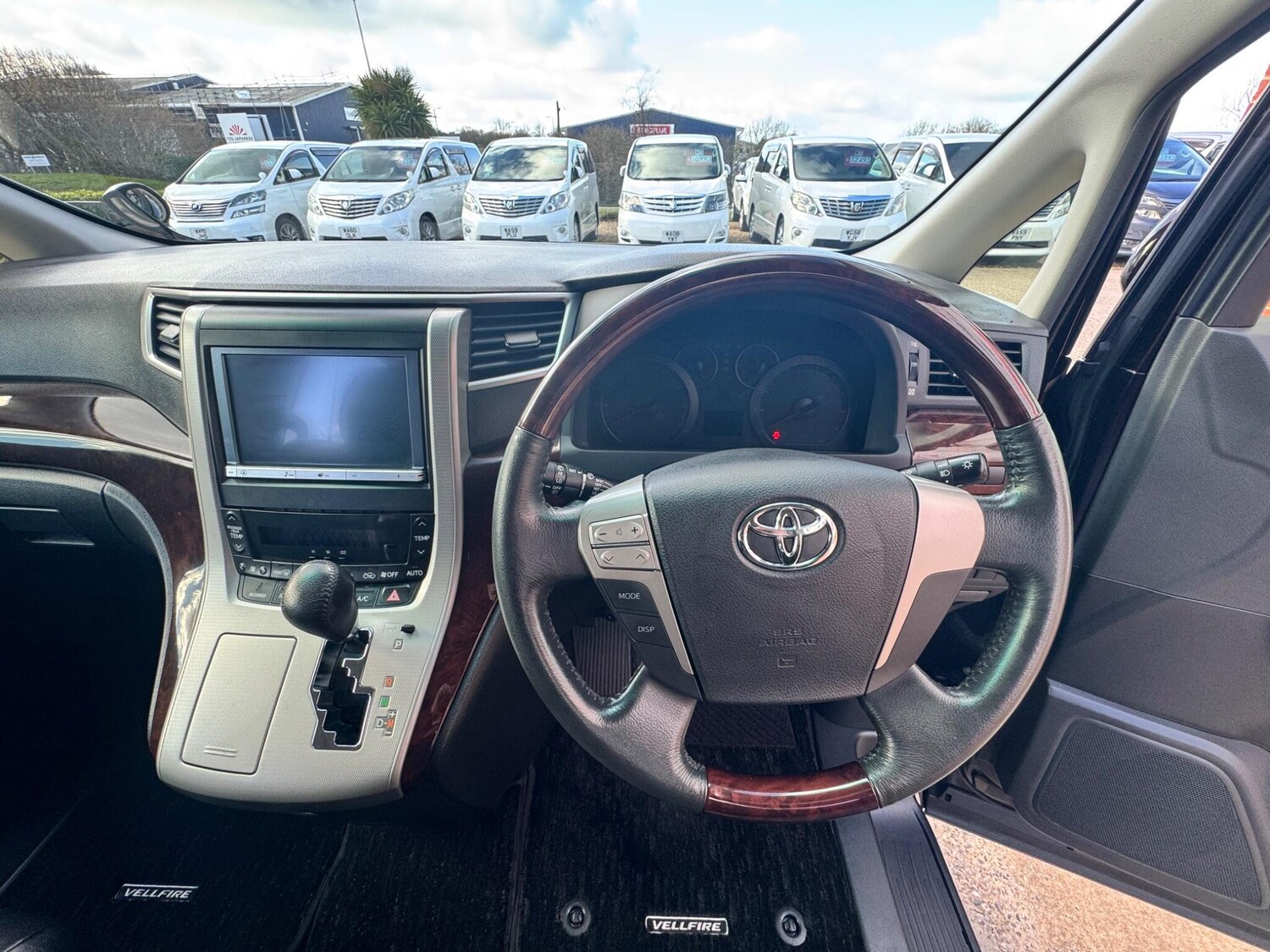 Used Toyota Vellfire for sale - 77934135: Photo 14