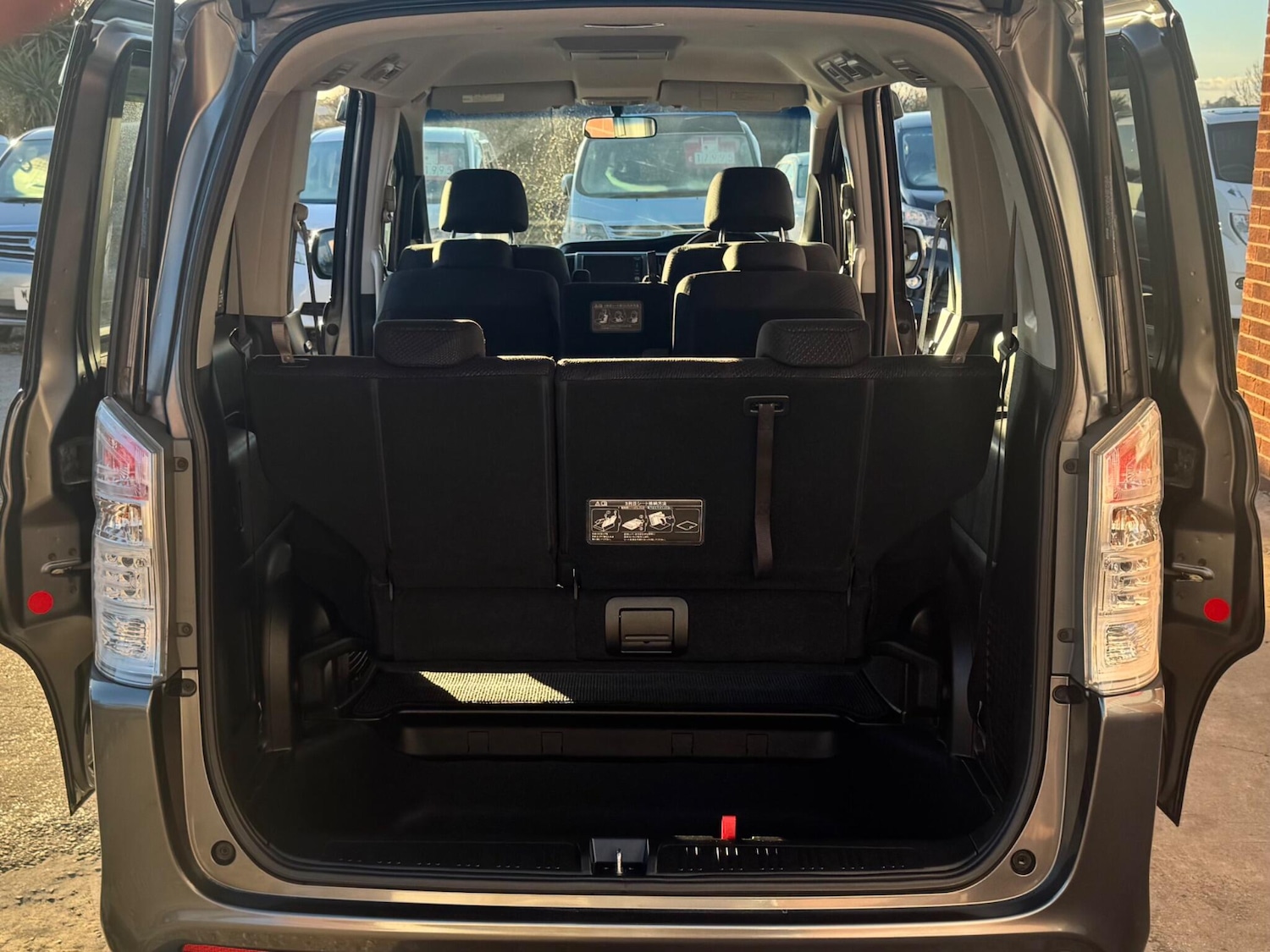 Used Honda Stepwagon for sale - 76715376: Photo 25