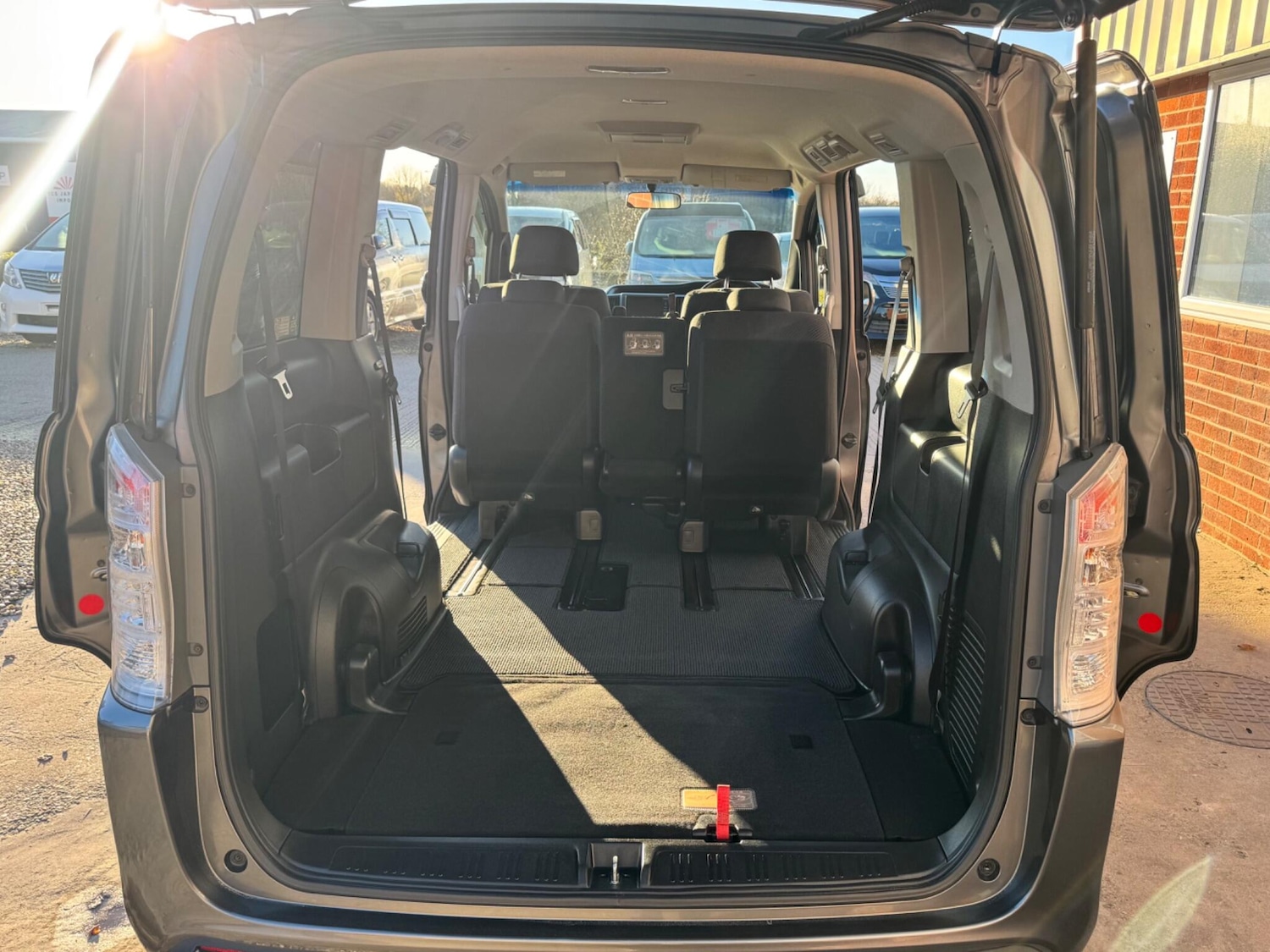 Used Honda Stepwagon for sale - 76715376: Photo 32