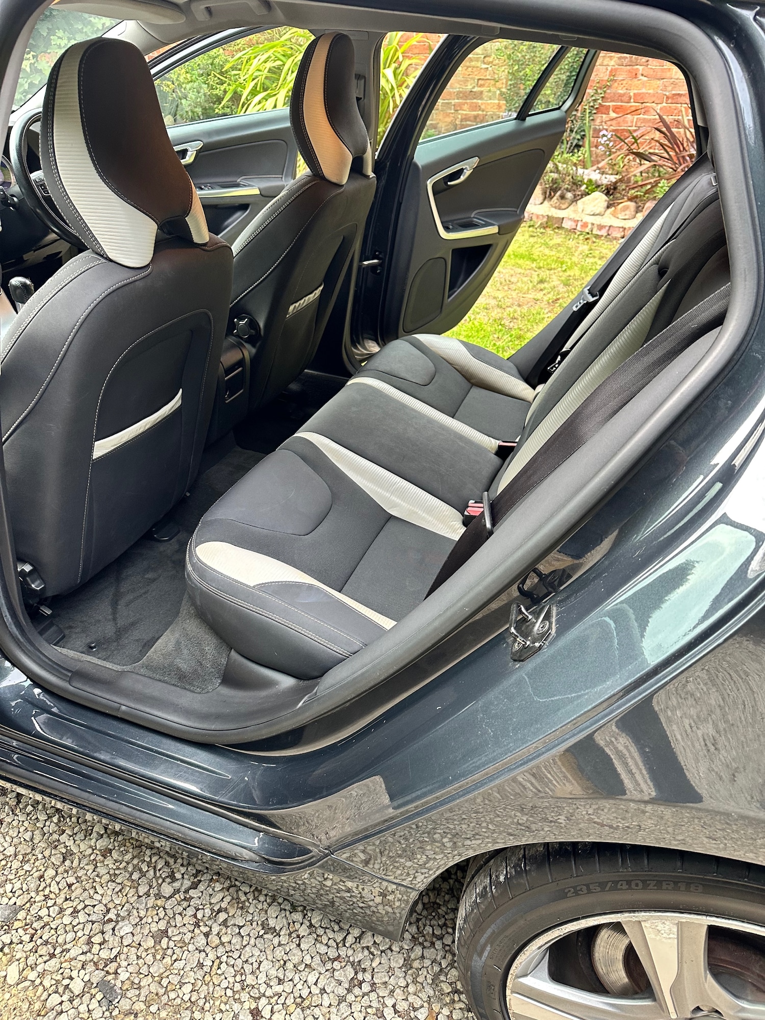 Used Volvo V60 2012 for sale - 76170235: Photo 22