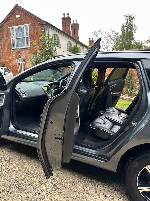 Used Volvo XC60 2016 for sale - 76253761: Photo 28