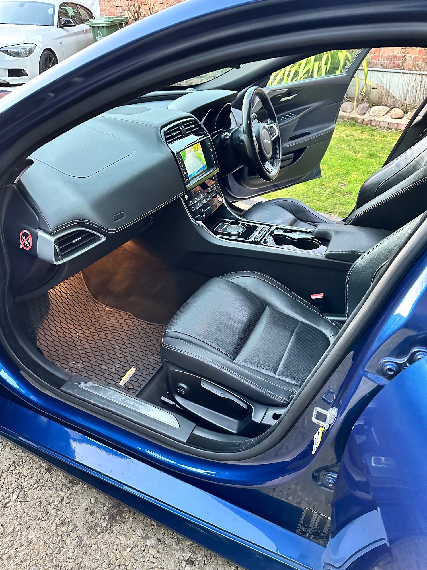 Used Jaguar XE 2015 for sale - 73927754: Photo 28