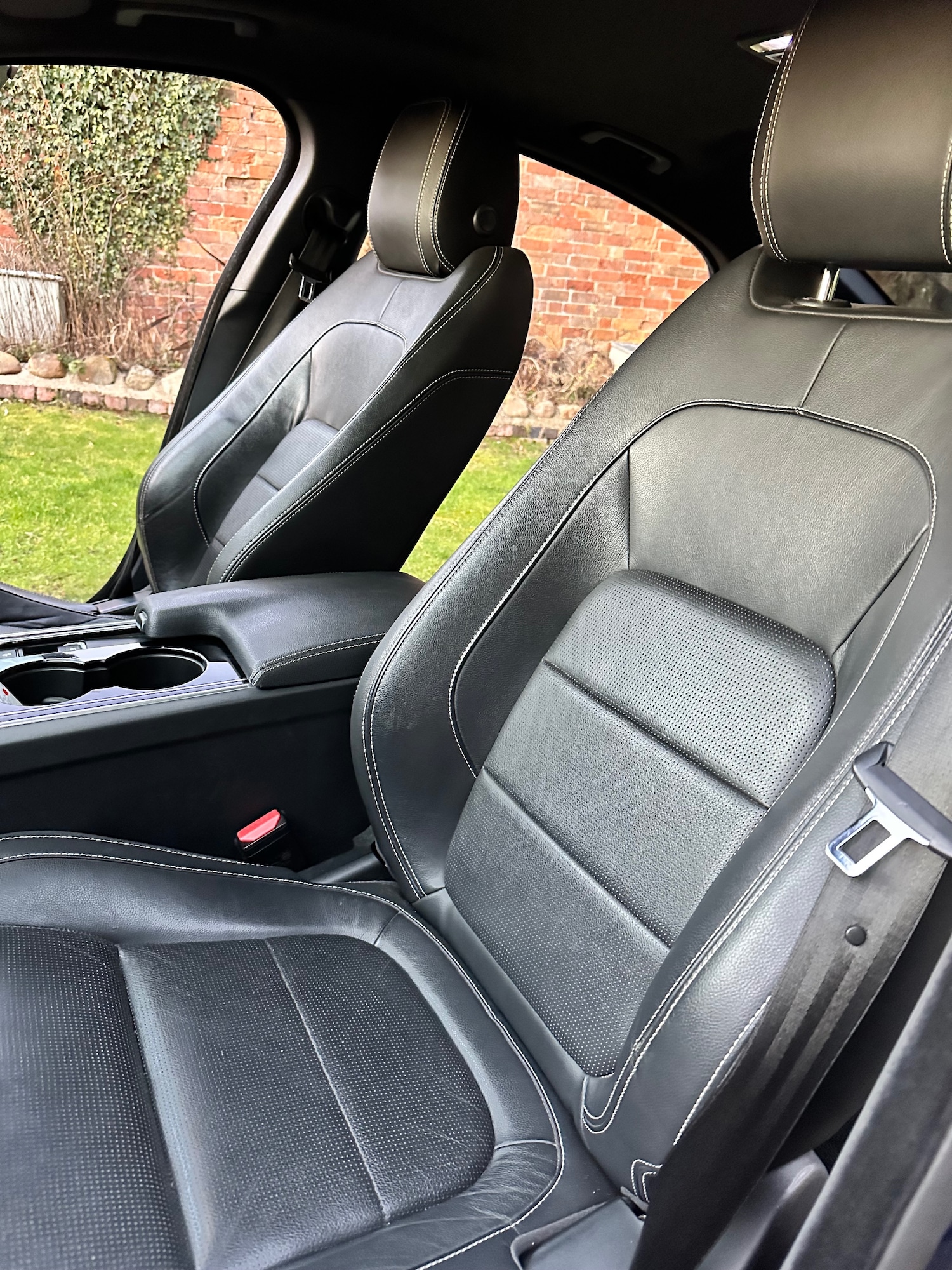 Used Jaguar XE 2015 for sale - 73927754: Photo 30