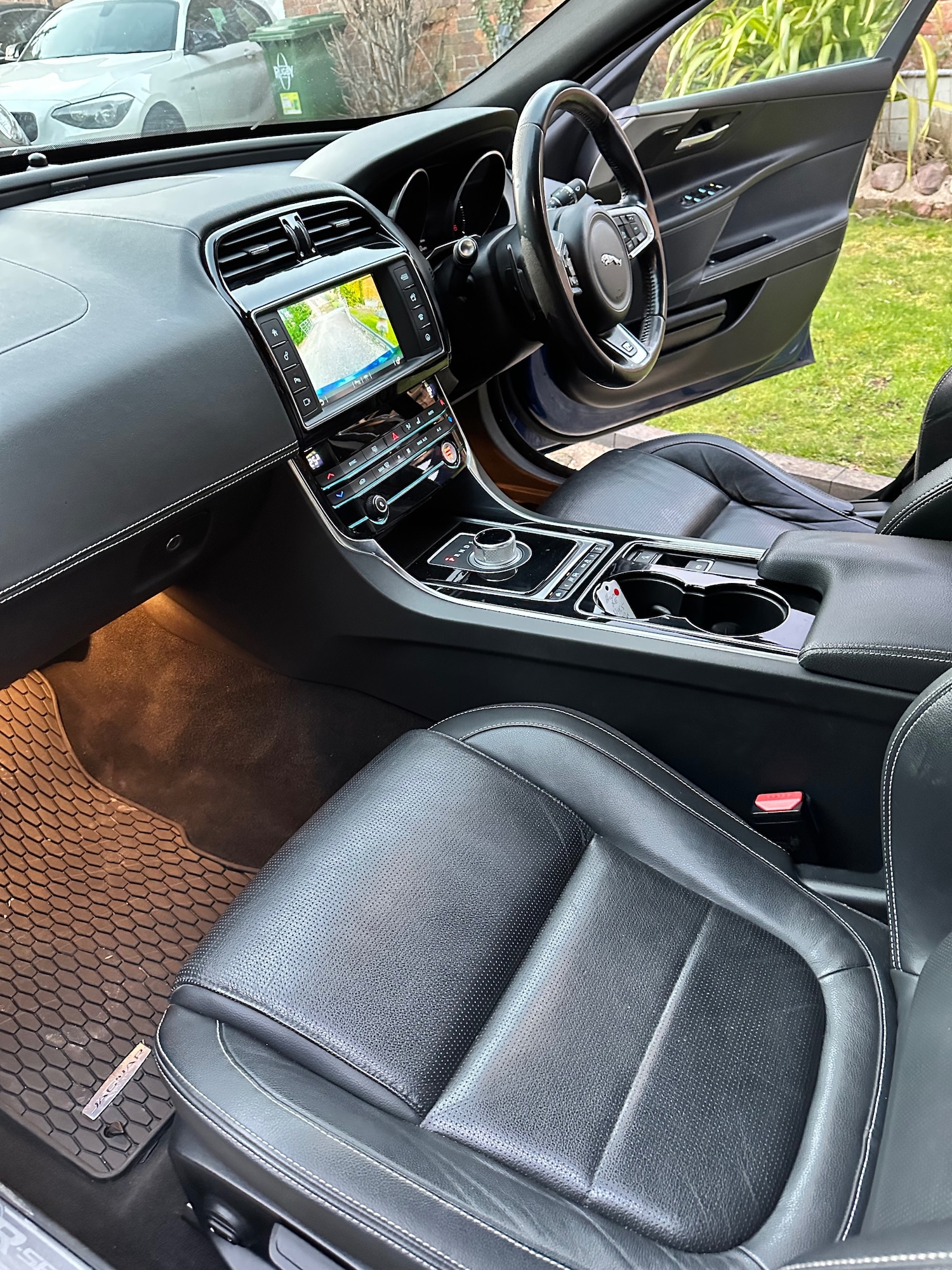 Used Jaguar XE 2015 for sale - 73927754: Photo 31