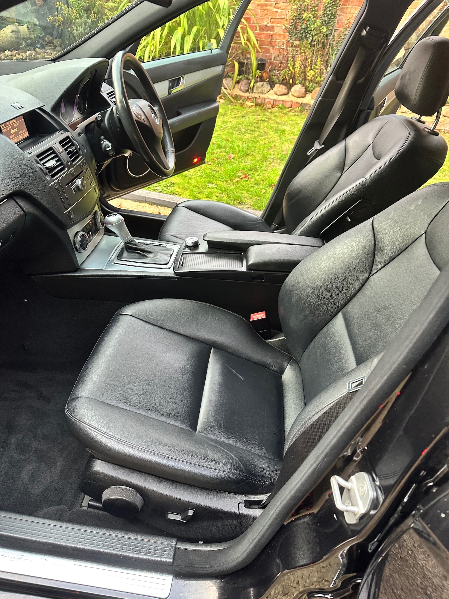 Used Mercedes-Benz C Class 2010 for sale - 76386913: Photo 28