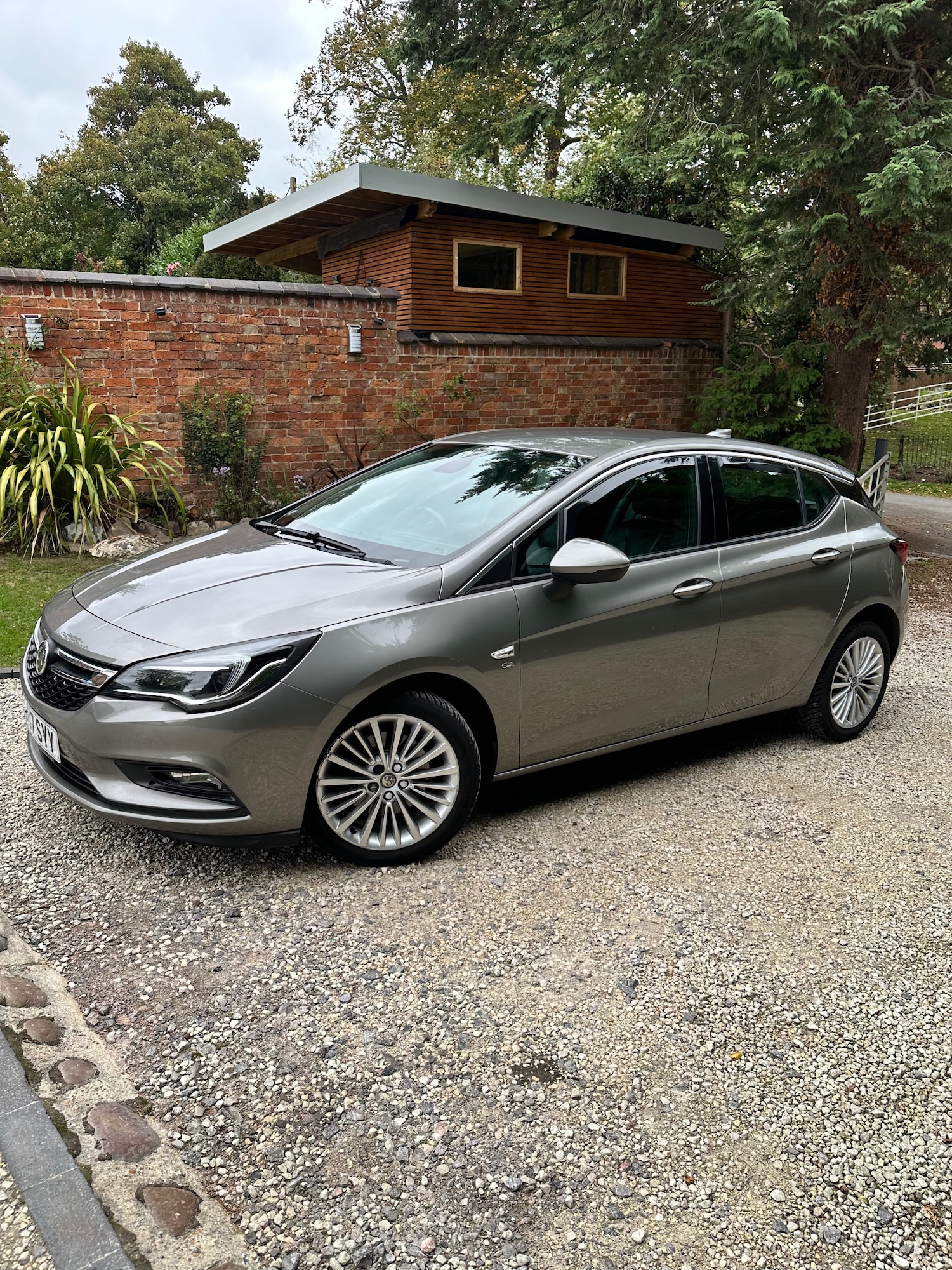 Used Vauxhall Astra 2017 for sale - 76182534: Photo 2