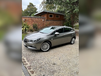 Used Vauxhall Astra 2017 for sale - 76182534: Photo 2