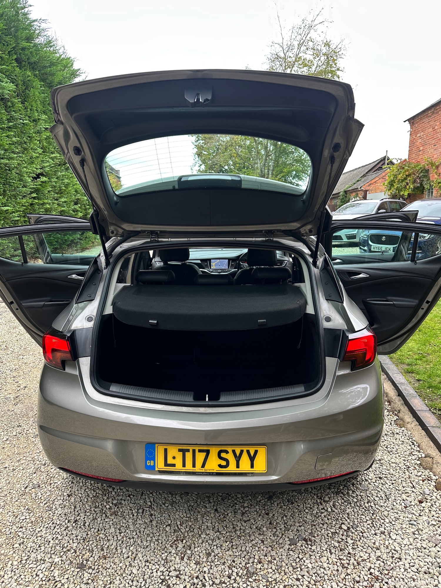 Used Vauxhall Astra 2017 for sale - 76182534: Photo 32