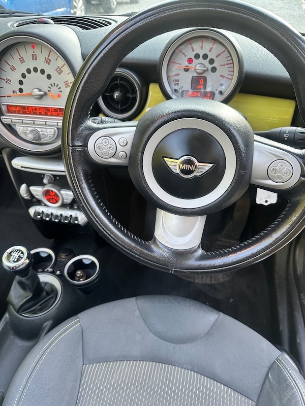 Used MINI Convertible 2010 for sale - 75509837: Photo 31