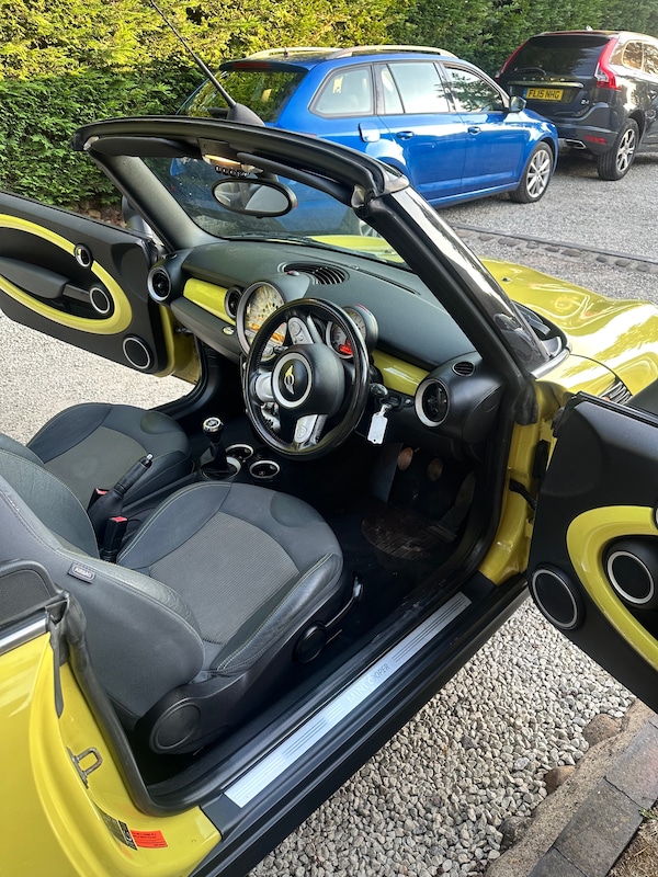 Used MINI Convertible 2010 for sale - 75509837: Photo 32