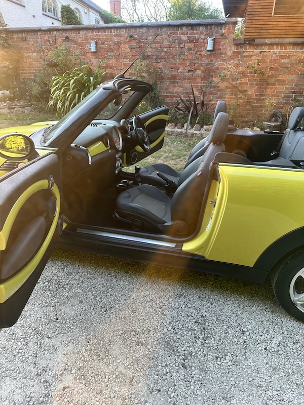 Used MINI Convertible 2010 for sale - 75509837: Photo 34