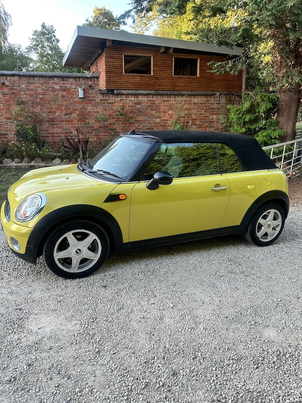 Used MINI Convertible 2010 for sale - 75509837: Photo 3