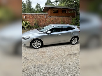 Used Volvo V40 2013 for sale - 75234557: Photo