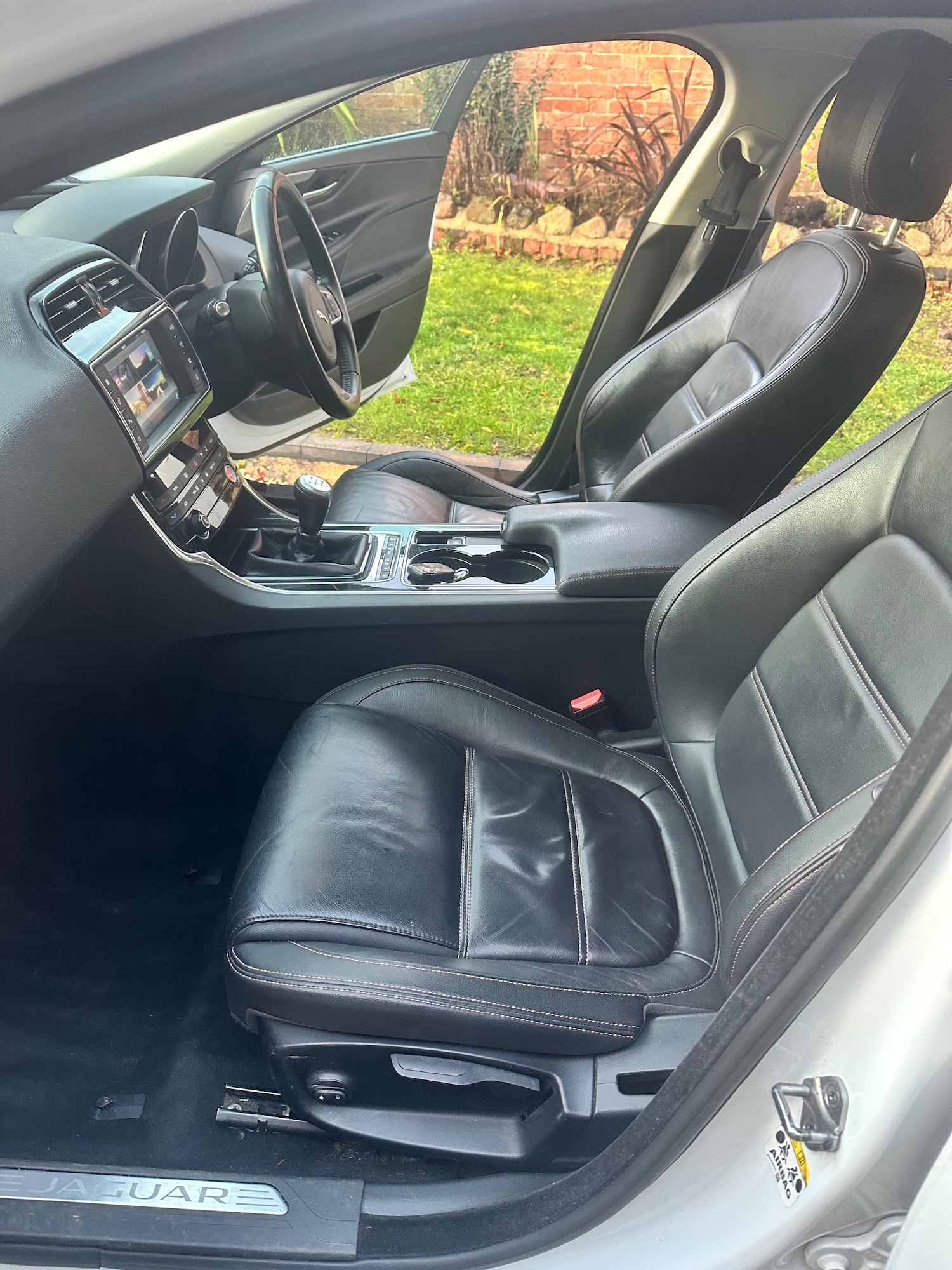 Used Jaguar XE 2016 for sale - 76835775: Photo 26