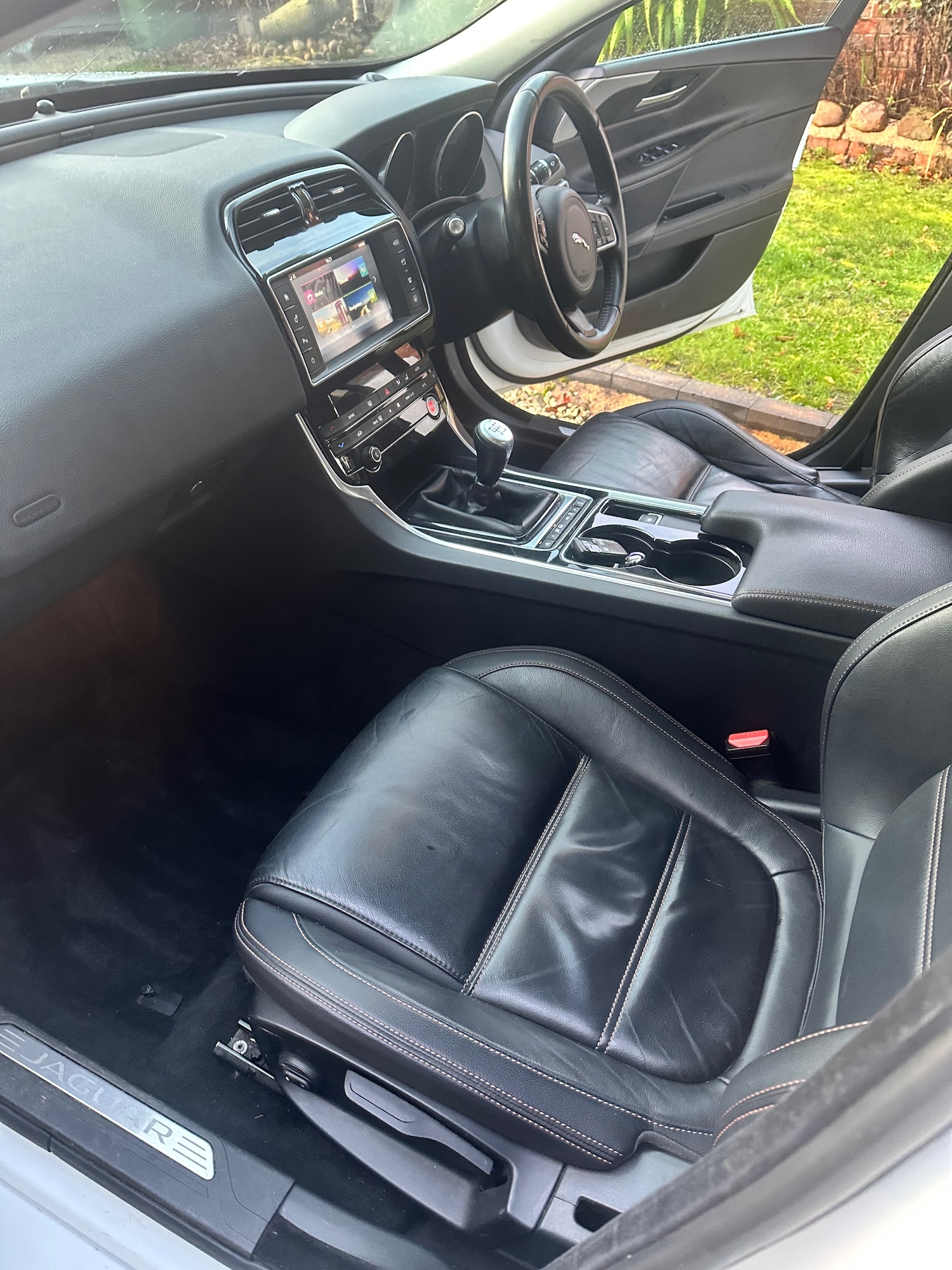 Used Jaguar XE 2016 for sale - 76835775: Photo 27