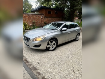 Used Volvo V60 2011 for sale - 78925699: Photo