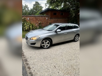 Used Volvo V60 2011 for sale - 78925699: Photo