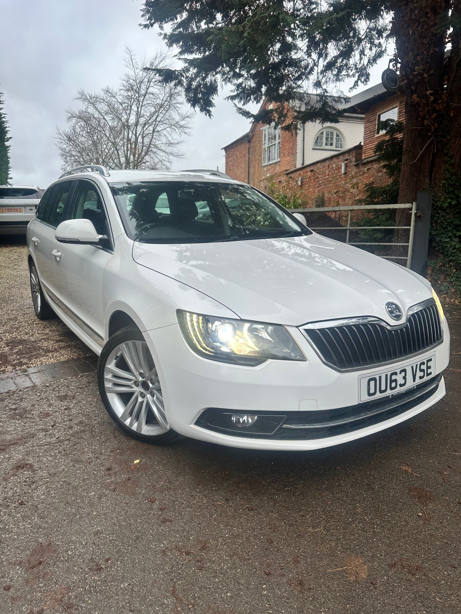 Used Skoda Superb 2013 for sale - 76710451: Photo 2