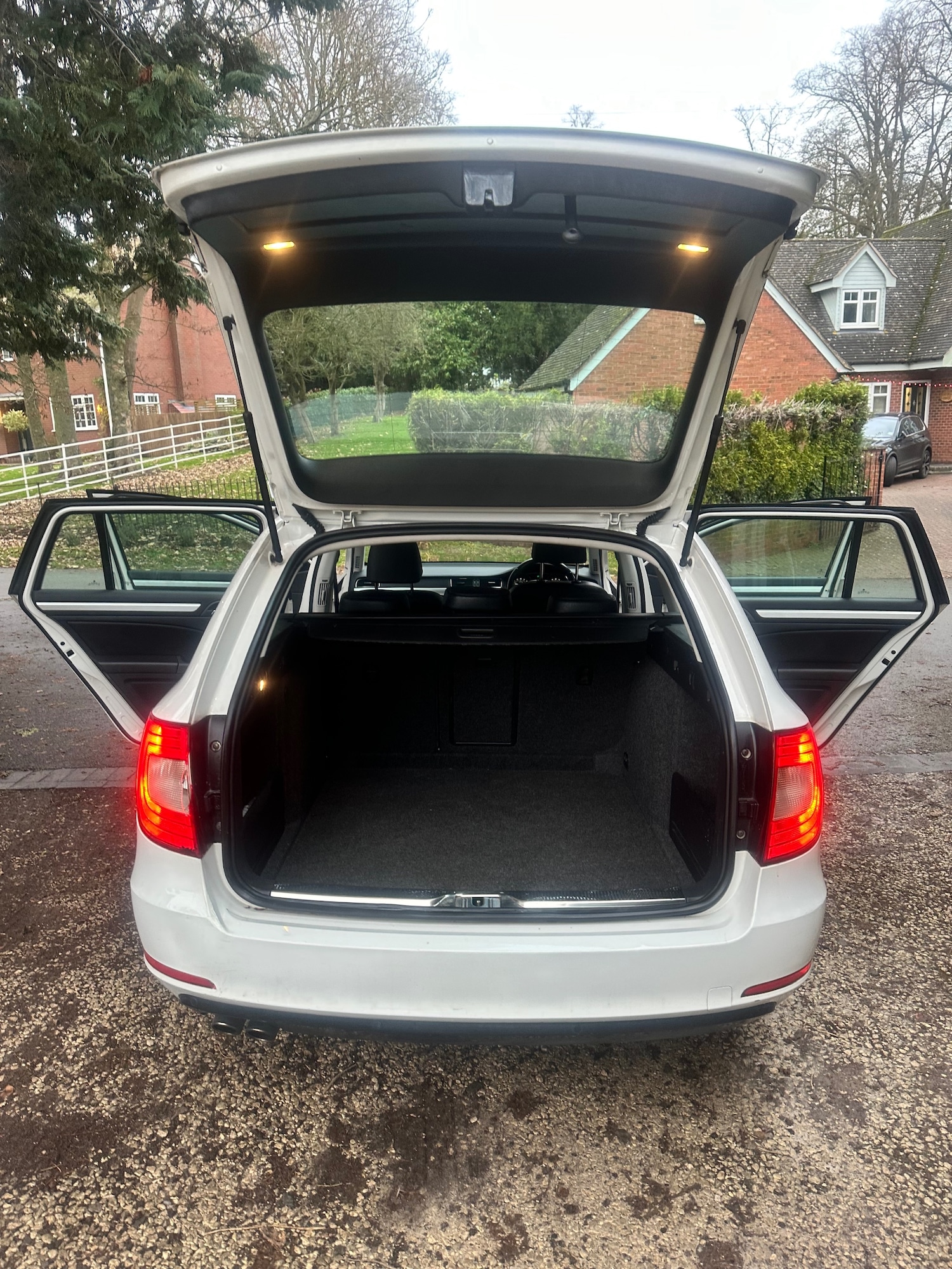 Used Skoda Superb 2013 for sale - 76710451: Photo 33