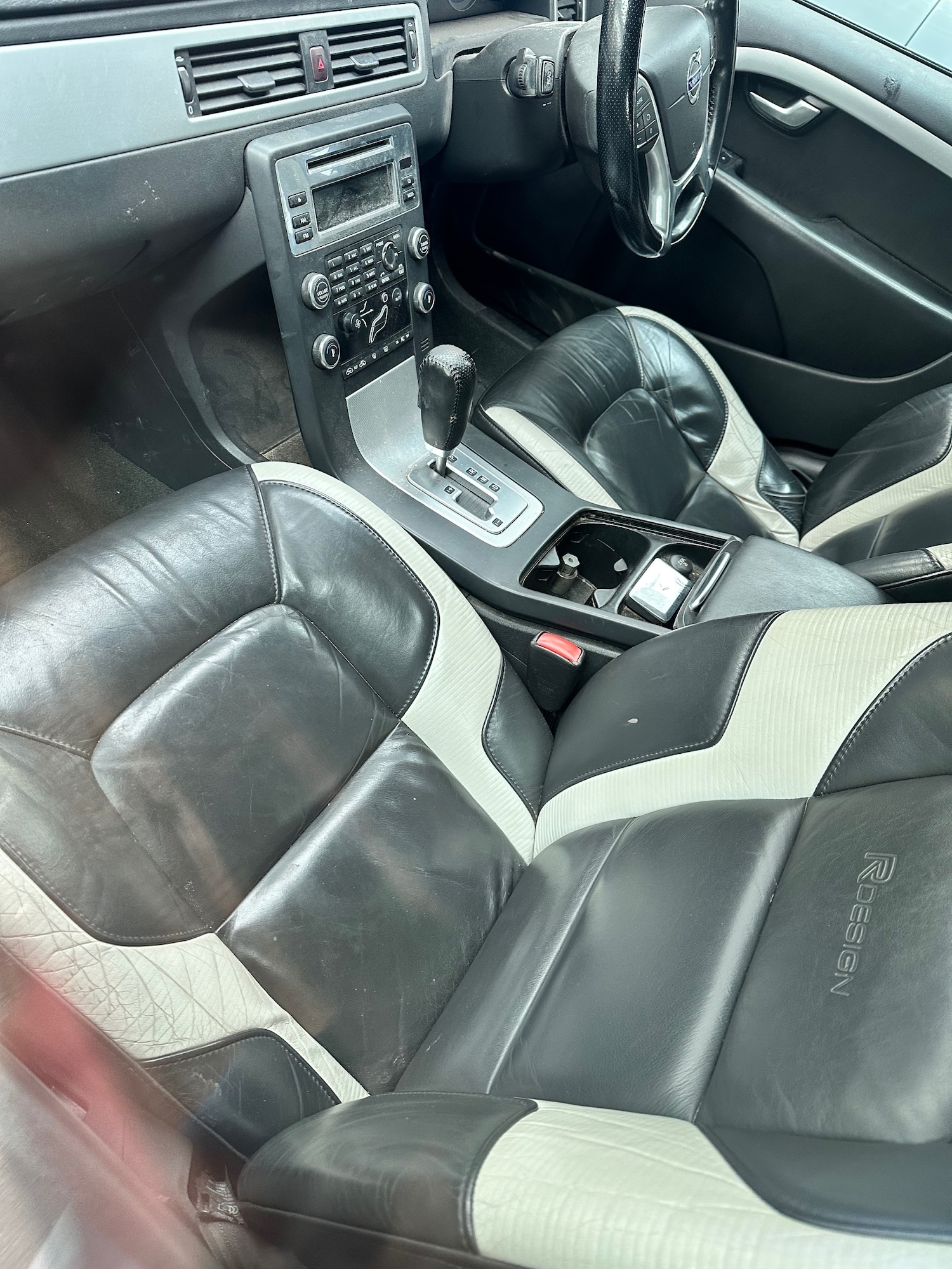 Used Volvo V70 2010 for sale - 78015455: Photo 4