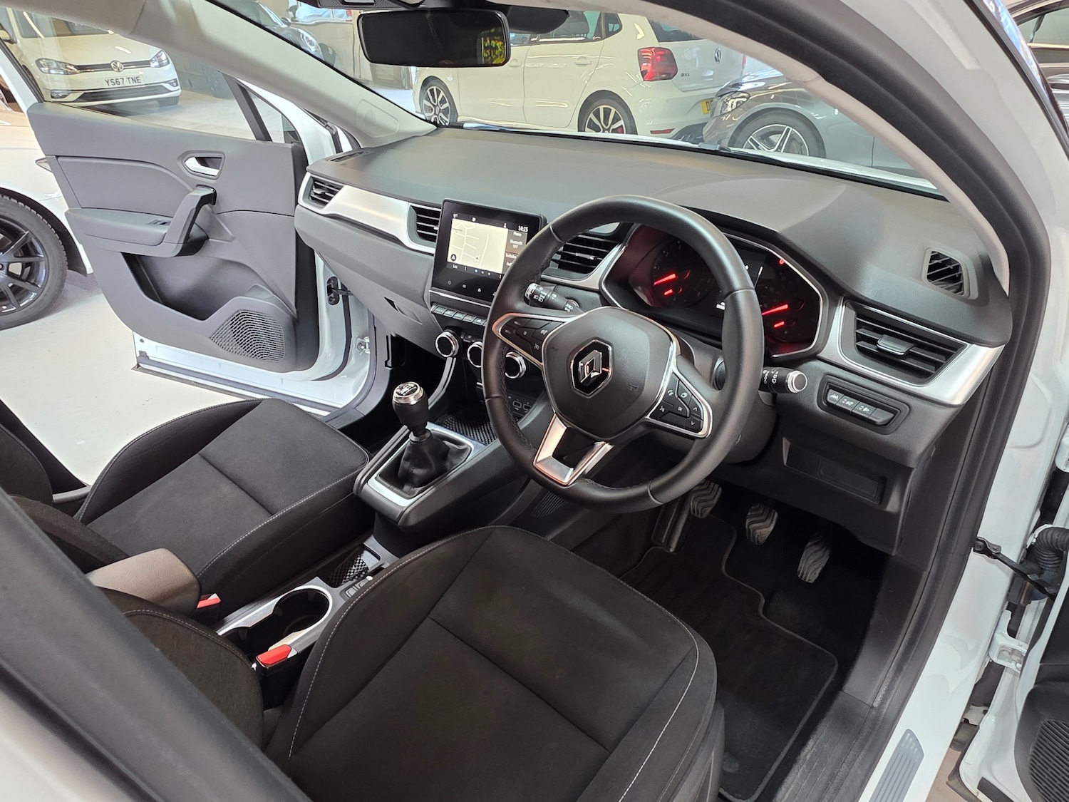 Used Renault Captur 2020 for sale - 76635032: Photo 2