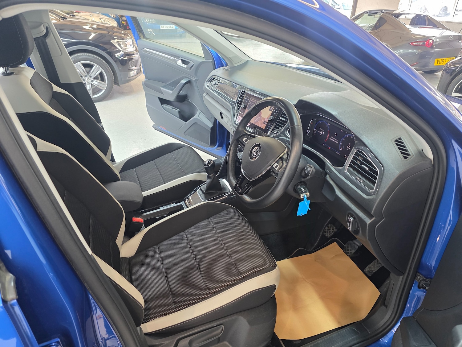 Used Volkswagen T-Roc 2018 for sale - 77539919: Photo 2