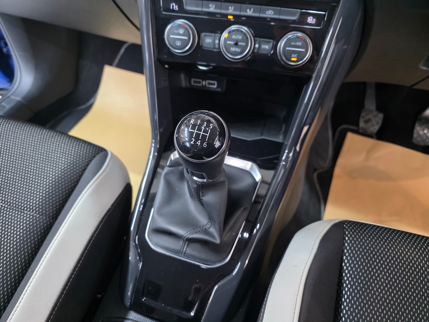 Used Volkswagen T-Roc 2018 for sale - 77539919: Photo 39