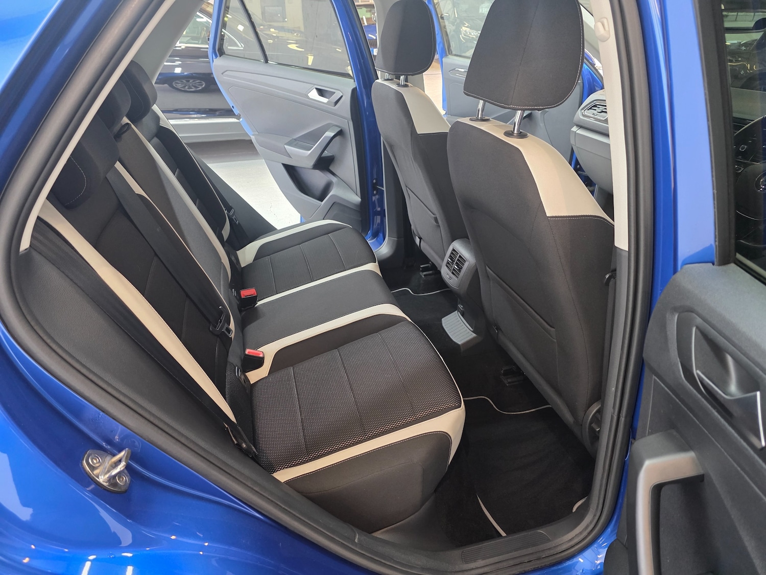 Used Volkswagen T-Roc 2018 for sale - 77539919: Photo 6