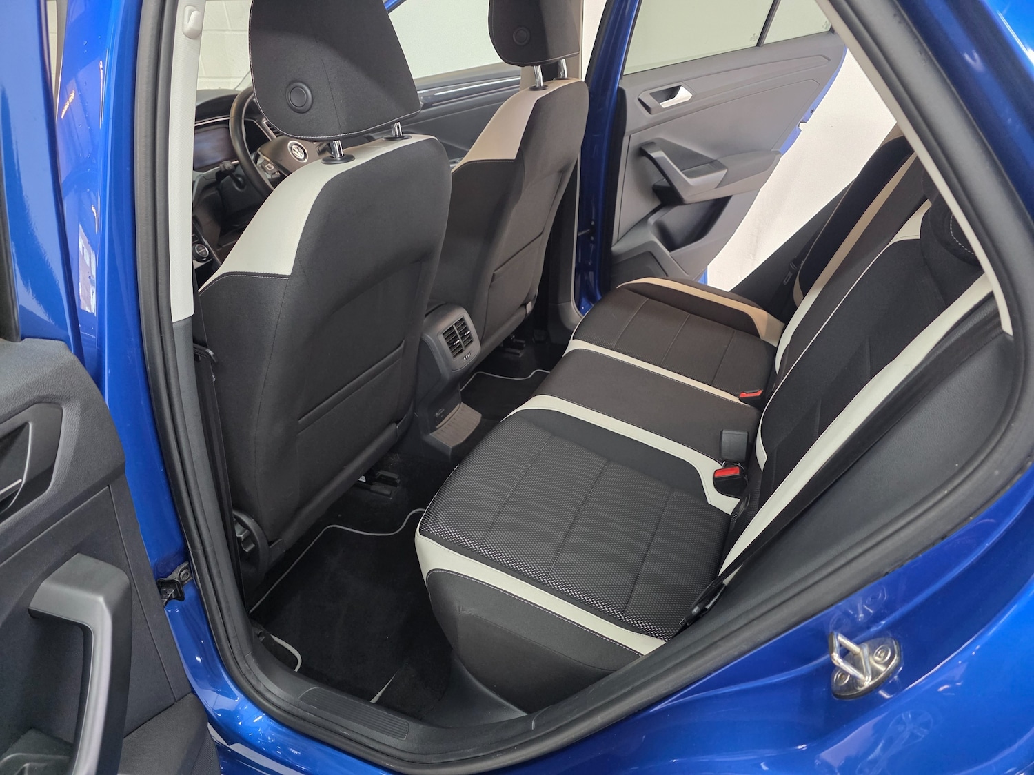 Used Volkswagen T-Roc 2018 for sale - 77539919: Photo 8