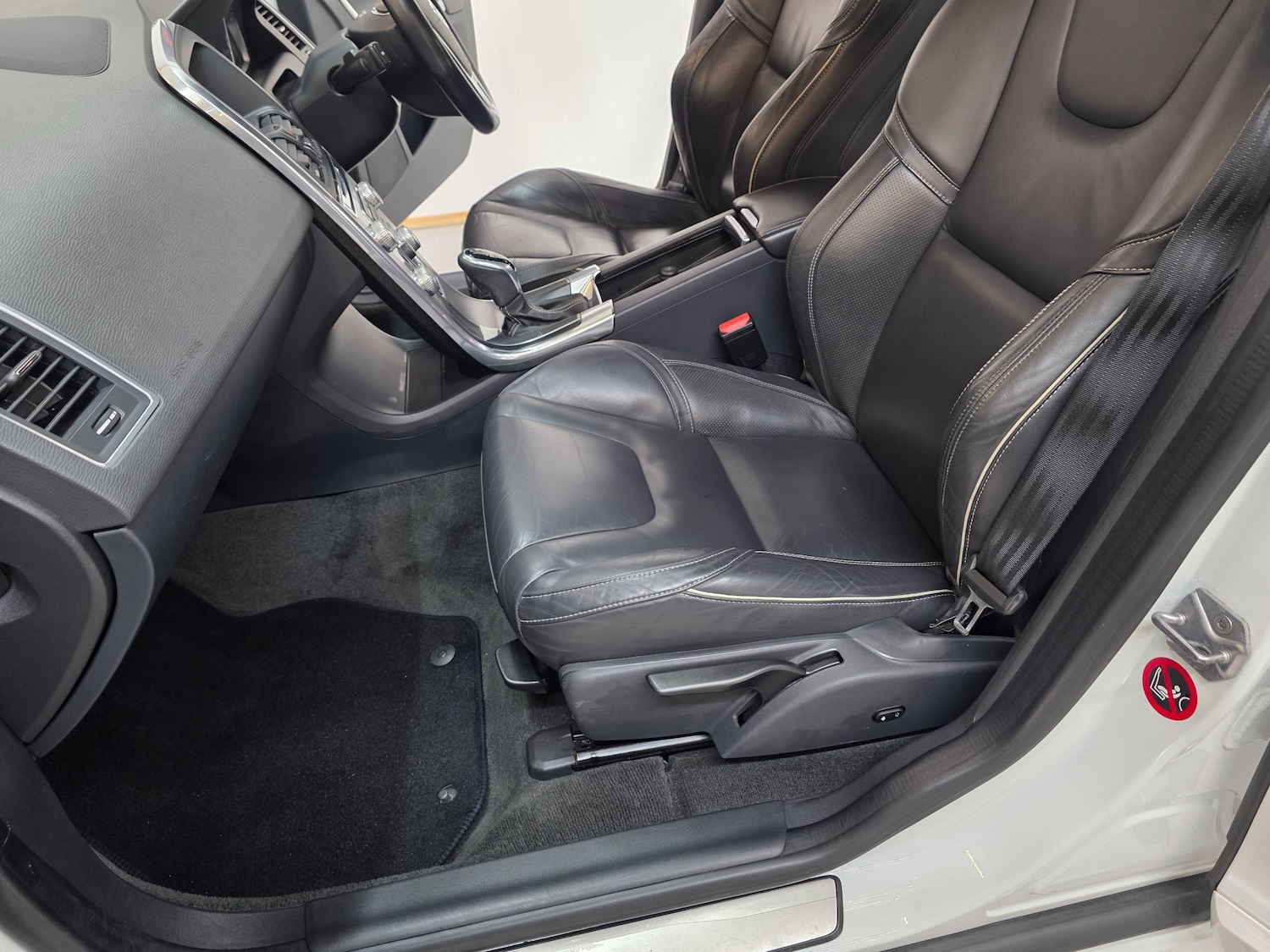 Used Volvo XC60 2016 for sale - 76120382: Photo 33