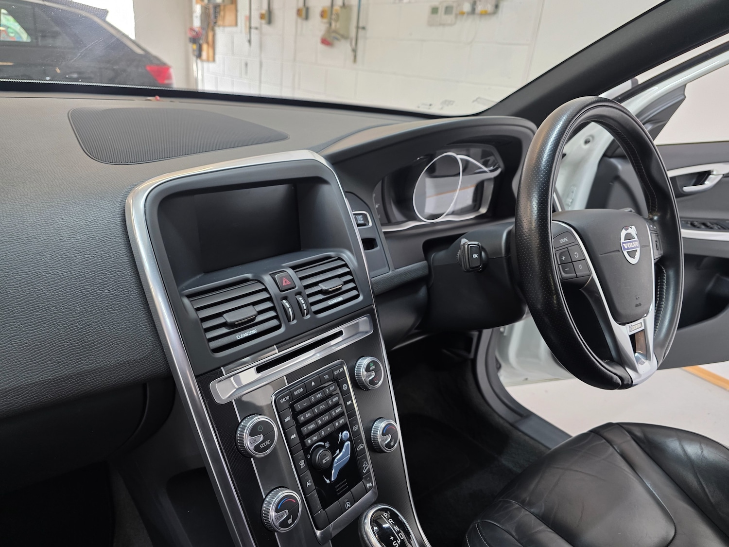 Used Volvo XC60 2016 for sale - 76120382: Photo 36
