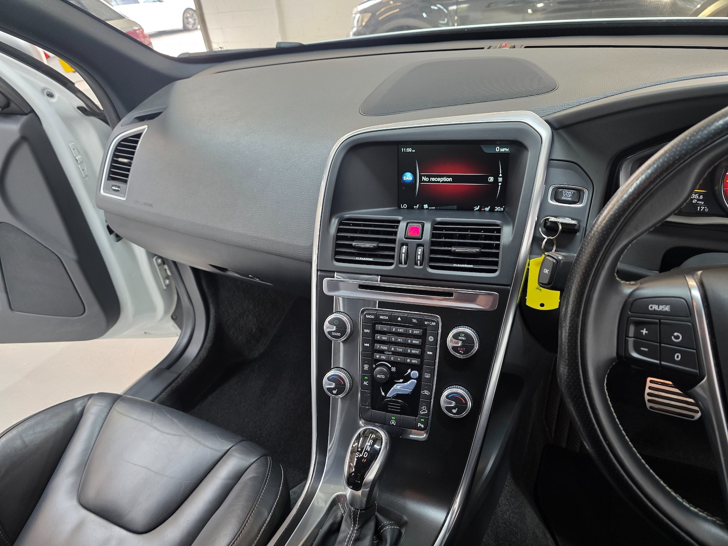 Used Volvo XC60 2016 for sale - 76120382: Photo 43