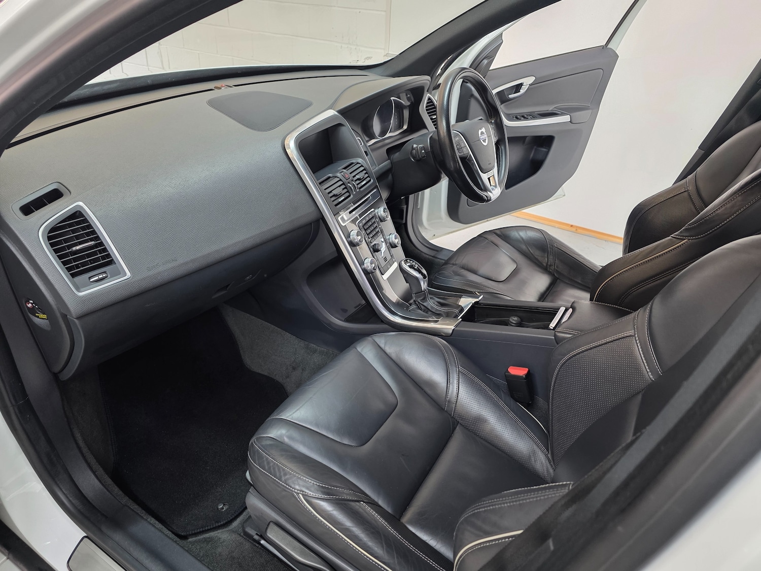 Used Volvo XC60 2016 for sale - 76120382: Photo 6
