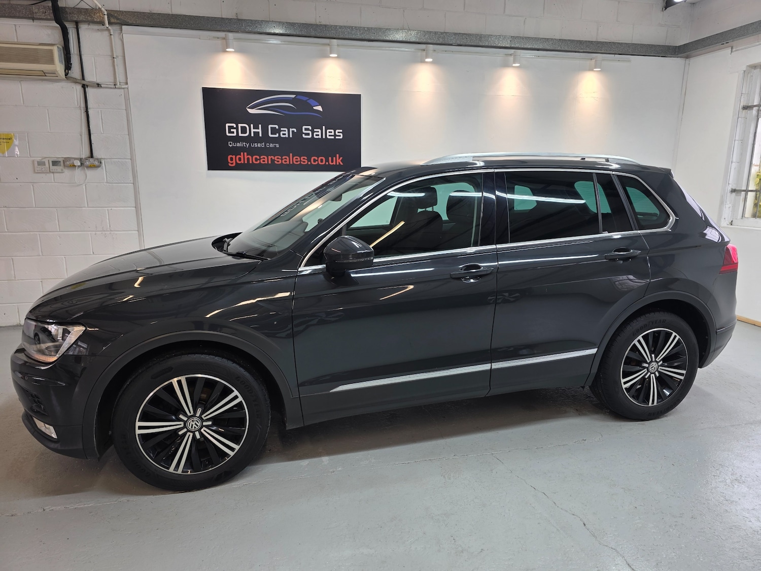 Used Volkswagen Tiguan 2017 for sale - 77247695: Photo 11