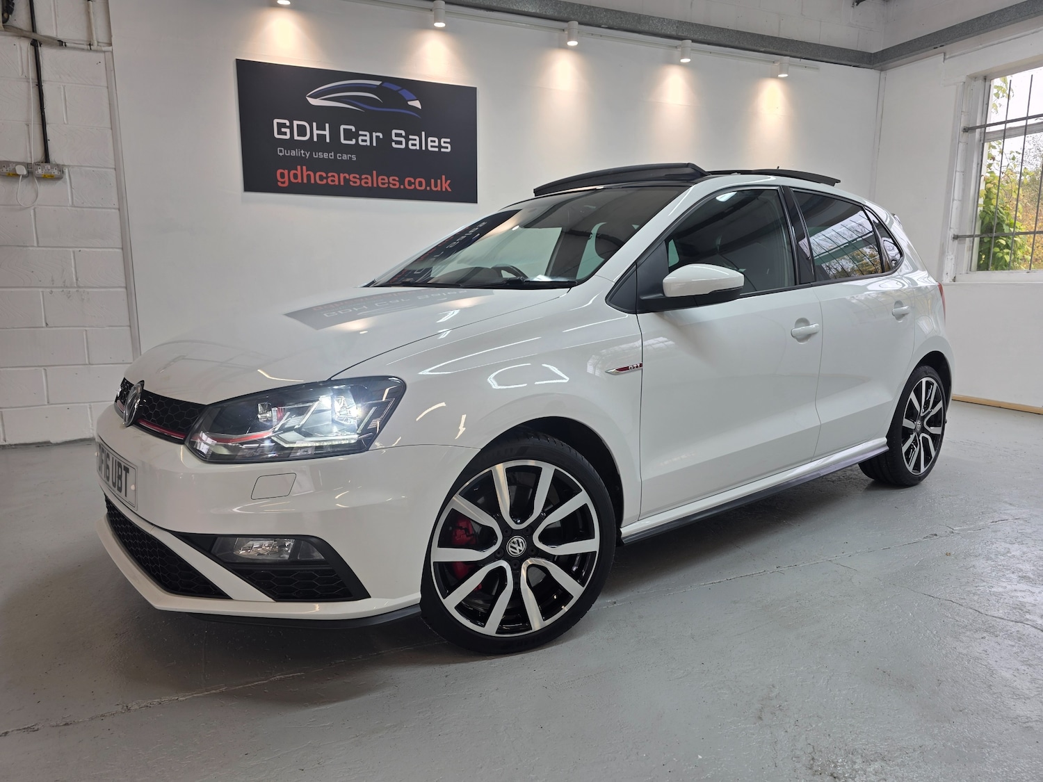 Used Volkswagen Polo 2016 for sale - 76590690: Photo 1