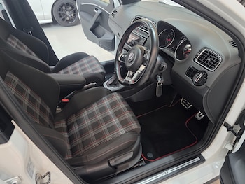 Used Volkswagen Polo 2016 for sale - 76590690: Photo