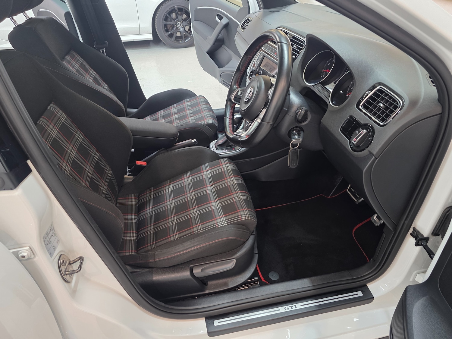 Used Volkswagen Polo 2016 for sale - 76590690: Photo 46