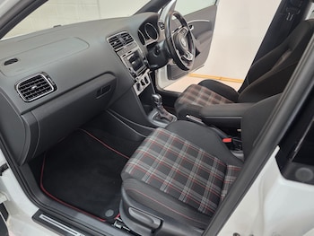 Used Volkswagen Polo 2016 for sale - 76590690: Photo