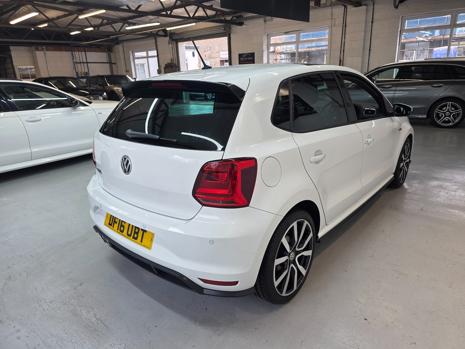 Used Volkswagen Polo 2016 for sale - 76590690: Photo 5