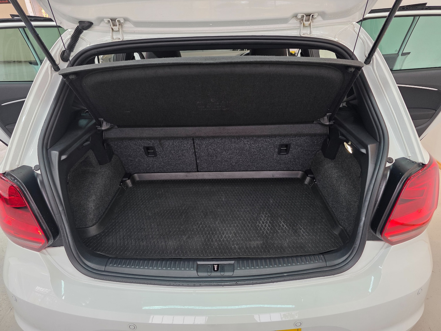 Used Volkswagen Polo 2016 for sale - 76590690: Photo 8