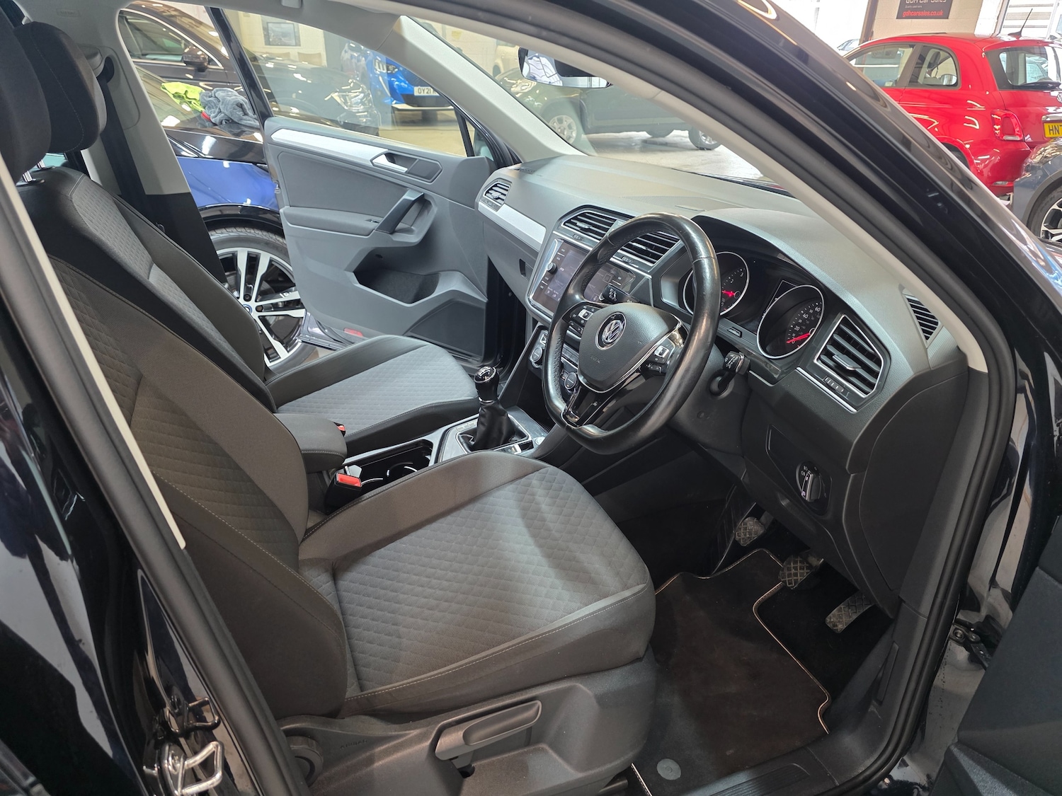 Used Volkswagen Tiguan 2019 for sale - 77247694: Photo 2