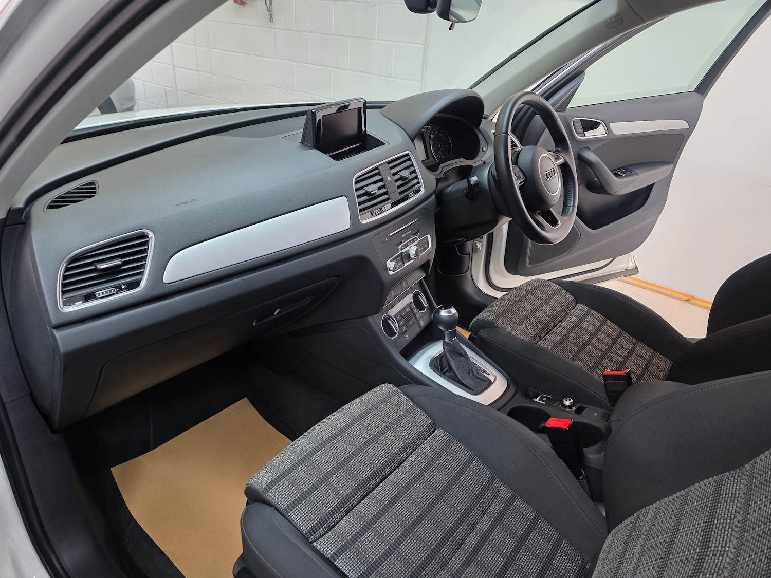 Used Audi Q3 2016 for sale - 76863067: Photo 11